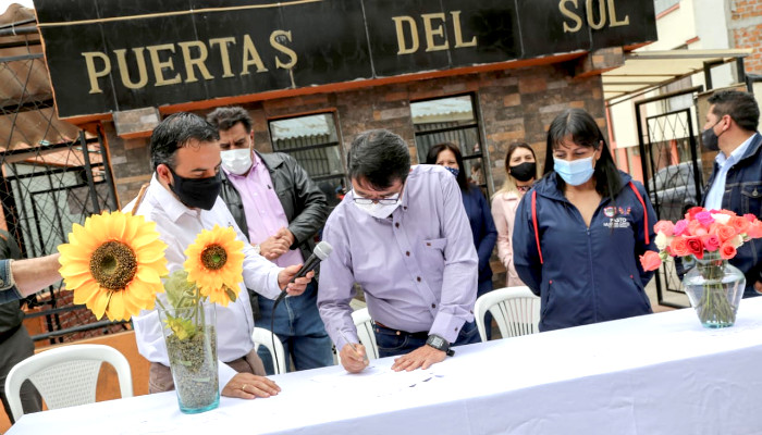 Firma convenio interadministrativo en el barrio Miraflores para mejoramiento de importante vía