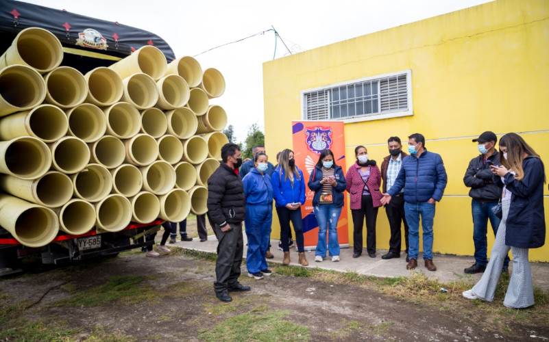 Entrega tubería pavimentación Gulmatán