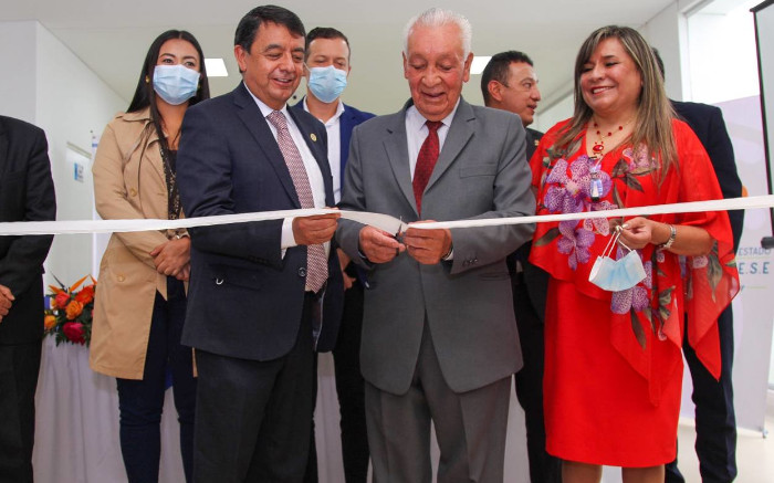 Alcalde de Pasto participando de la entrega del Hospital 1D de Santa Mónica