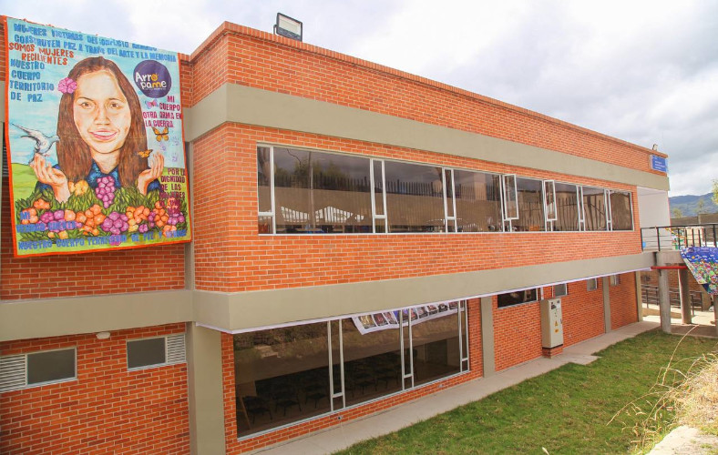 Fotografía fachada nuevo edificio del Centro Regional de Atención y Reparación a Víctimas