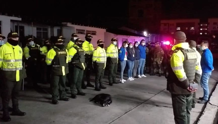 Personal de Policía y gobierno alistandose para operativo de seguridad nocturno