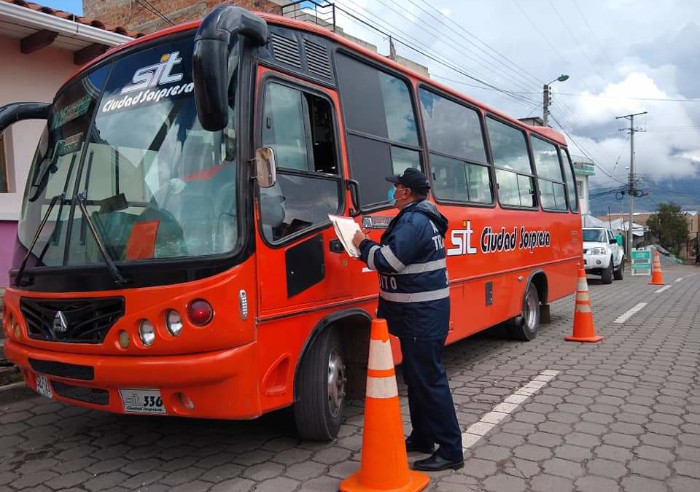 Agende de tránsito sensibilizando en temas de seguridad vial 