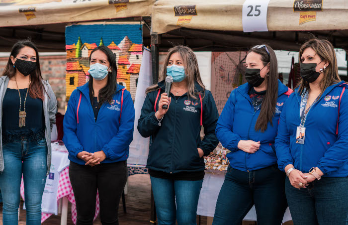 Gestora Social y representantes Secretaría de las Mujeres en realización evento semillas, sabores y saberes