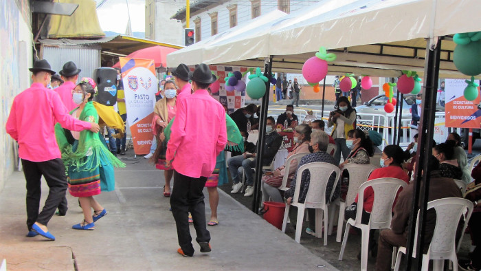 Evento en plaza de mercado de los Dos Puentes