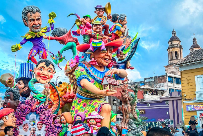 Carroza Carnaval de Negros y Blancos 2022
