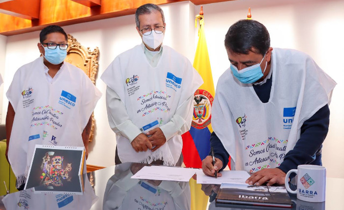 Firma de compromisos Ibarra y Pasto