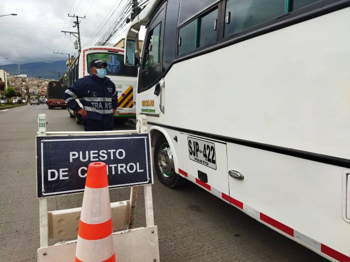 Controles que adelanta la Secretaría de Tránsito a los vehículos que prestan el servicio de transporte escolar para los estudiantes del municipio.