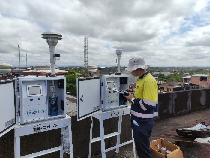 Instalación de dos estaciones de control para monitorear la calidad de aire y la siembra de 2.800 especies forestales nativas en Pasto, acciones que se realizan en conmemoración al Día Mundial del Medio Ambiente.