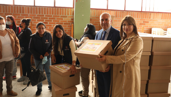 Entrega kits escolares a 47 I.E.M. Para fomentar la educación inclusiva