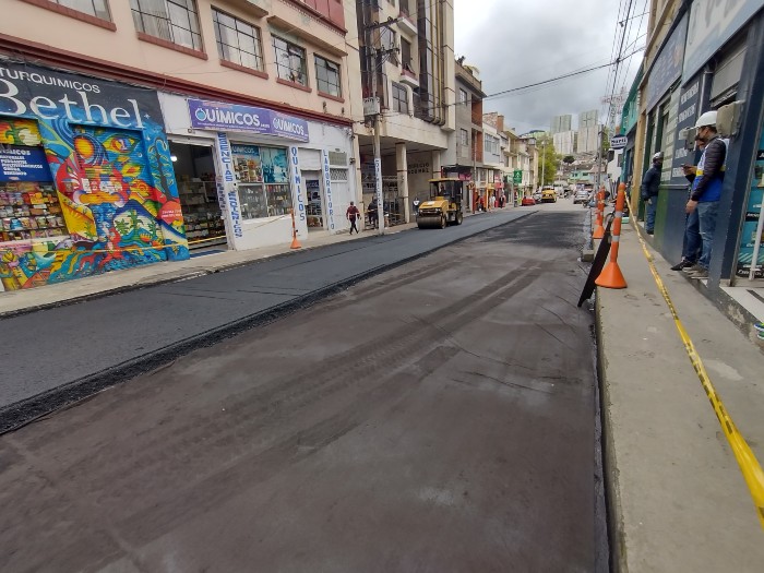 Avance en las intervenciones de rehabilitación de malla vial en el sector centro de la ciudad.