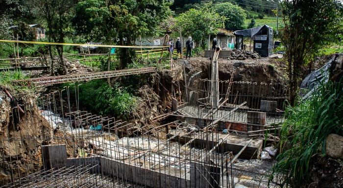 Contrucción puente sobre la quebrada La Torcaza vereda Bellavista