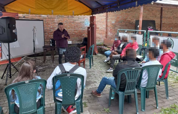 Taller de escritura con participantes de la convocatoria “Música, Olla y Empatía”