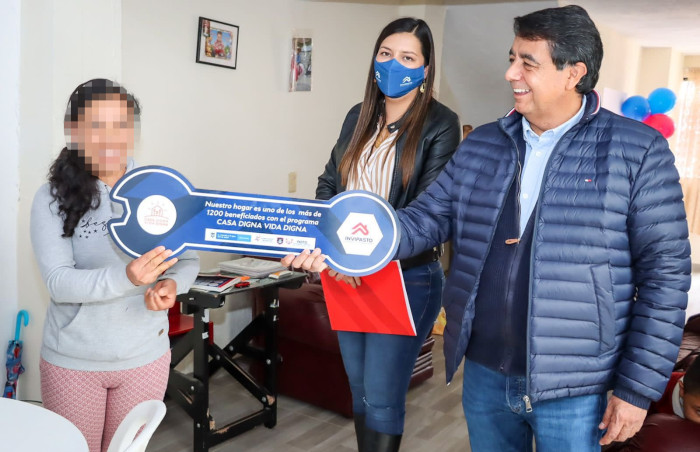 Entrega mejoramiento de vivienda barrios Sol de Oriente y Quillotocto