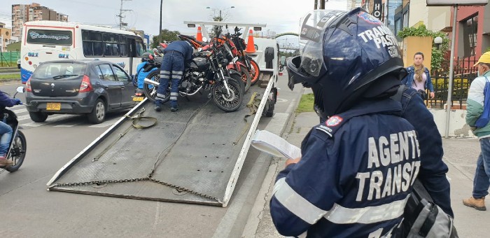 Operativos de control que adelanta la Secretaría de Tránsito para mejorar la seguridad vial en el municipio y prevenir infracciones de tránsito como circular en contravía.