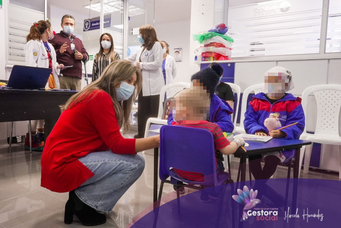 Entregó elementos lúdicos, sudaderas y kits escolares en el Hospital Infantil Los Ángeles