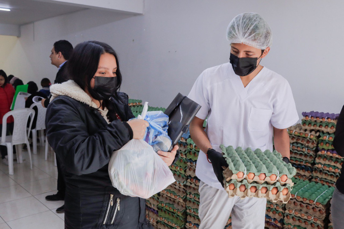 Entrega de paquetes alimentarios a mil nuevas gestantes