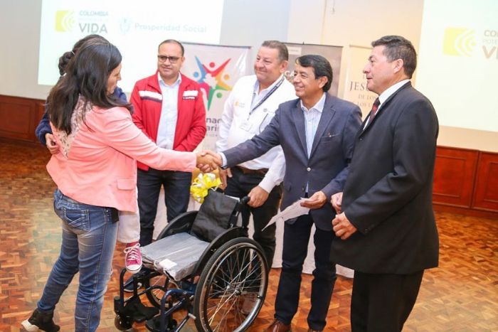 Entrega de 73 sillas de ruedas a población con discapacidad del municipio