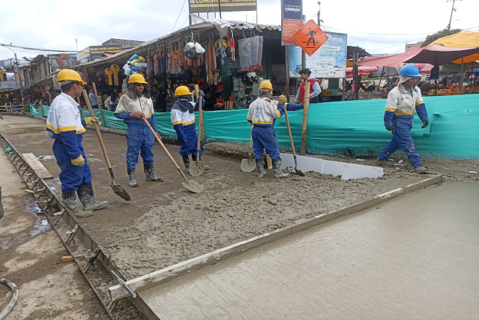 mejoramiento vial en la plaza de mercado El Potrerillo.