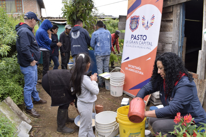  taller de preparación de biofertilizantes en el corregimiento de San Fernando