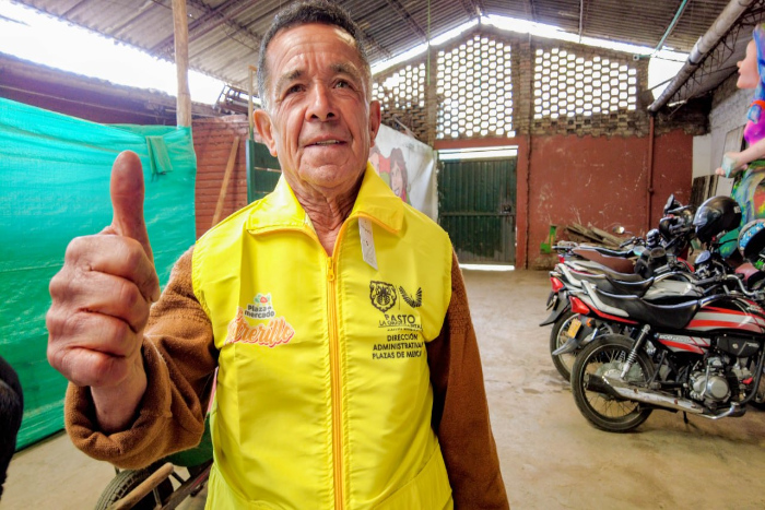 identificación personal, chaleco y una placa debidamente numerados a cada uno de los trabajadores censados