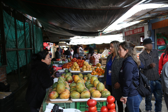 sensibilización con padres y madres de familia de la plaza de mercado El Potrerillo