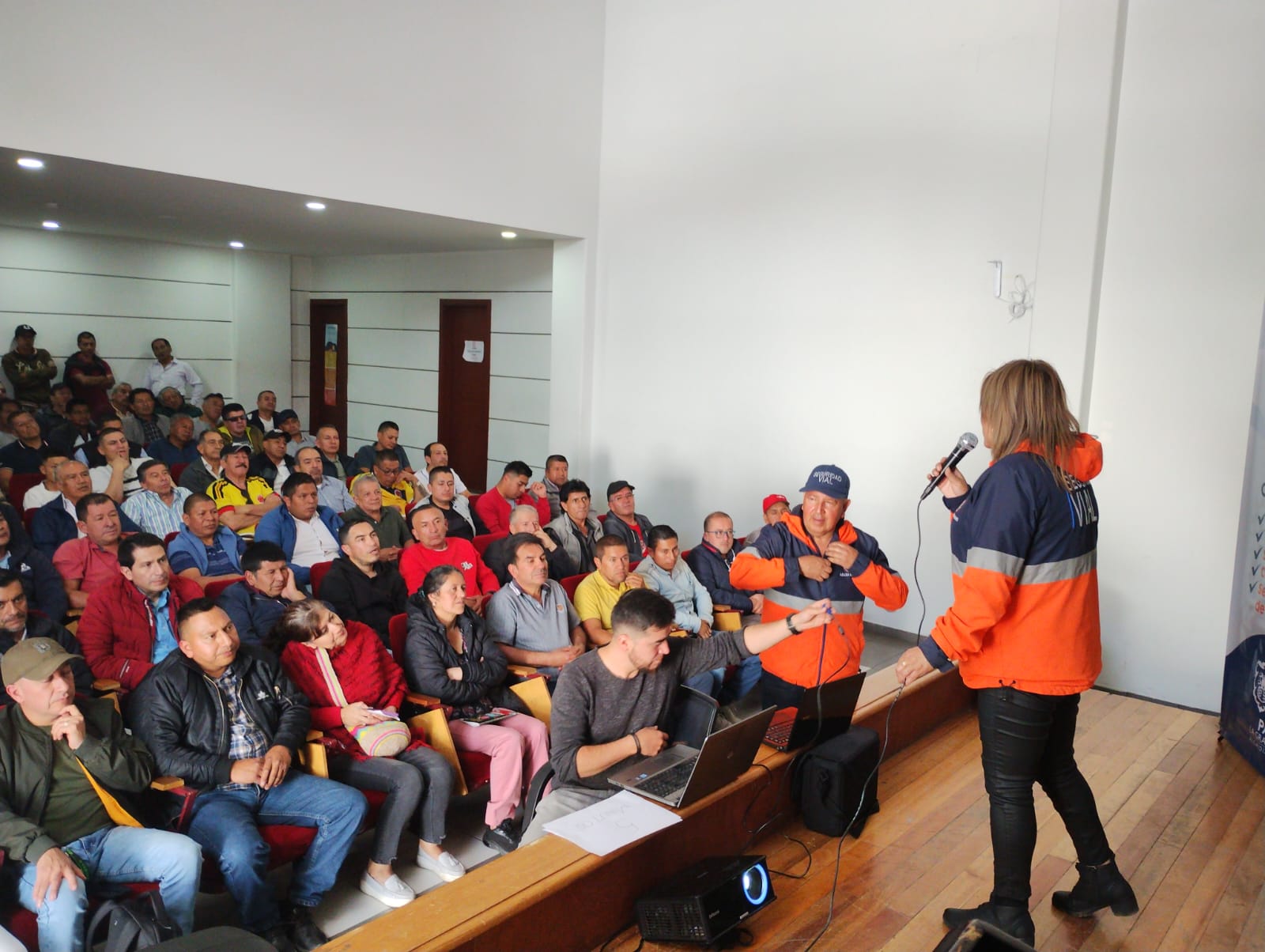 Con una participación de más de 500 taxistas concluyeron los cursos de formación para este gremio que llevó a cabo la Alcaldía de Pasto, a través de la Secretaría de Tránsito y Transporte y otras dependencias, con el fin de mejorar la prestación del servicio público tipo taxi como parte de la campaña ‘Súbete a mi móvil’.