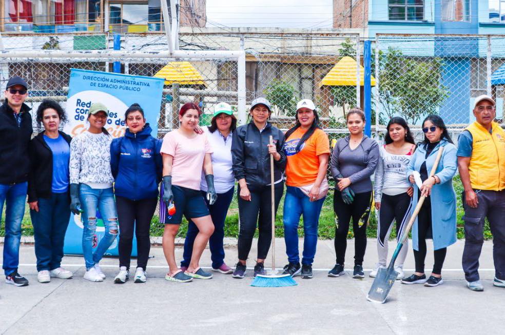 Con el propósito de recuperar los parques y escenarios recreativos de la ciudad, la Alcaldía de Pasto, a través de la Dirección Administrativa de Espacio Público, avanza con jornadas de embellecimiento en distintos barrios y comunas.