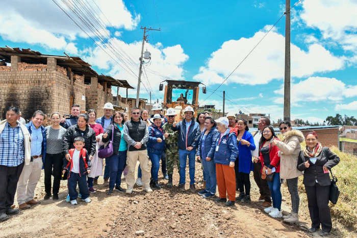 El Alcalde de Pasto Germán Chamorro de la Rosa, la Secretaría de Infraestructura y Valorización y el Batallón de Ingenieros de Construcciones del Ejército Nacional, dieron inicio a la rehabilitación de 8,6 kilómetros de vías rurales que conectan los corregimientos de Catambuco, Jongovito, Gualmatán y Obonuco.