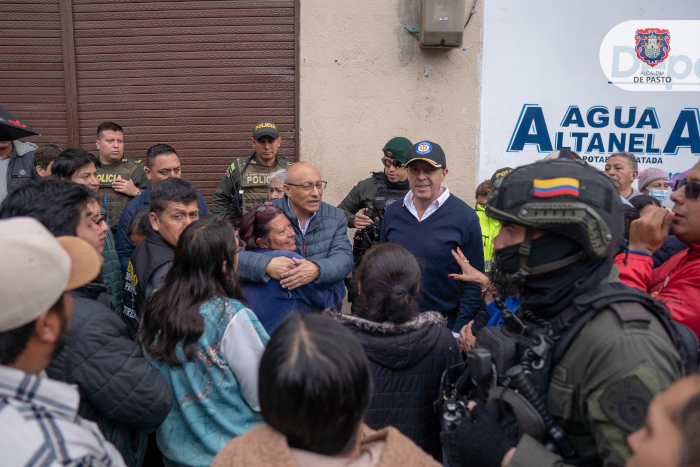 Alcalde dialoga con comerciantes