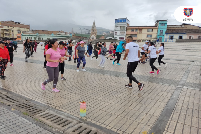 Pasto Deporte en homenaje a la mujer, se llevó a cabo en la Plaza del Carnaval la primera jornada de los torneos relámpago femeninos de banquitas y voleibol