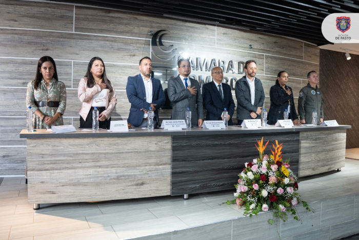 alcalde Nicolás Toro junto con el mandatario Amilcar Pantoja 