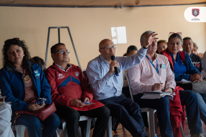 reunión con habitantes de la Comuna 12