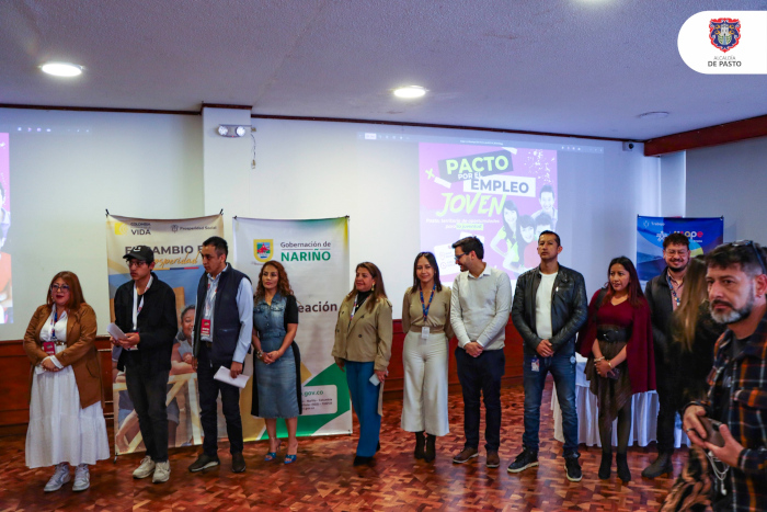 Más de 1.200 jóvenes participaron de la firma del Pacto por el Empleo Joven