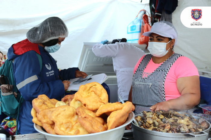 Secretaría de Salud refuerza controles en expendios de alimentos y bebidas durante el Carnaval de Negros y Blancos