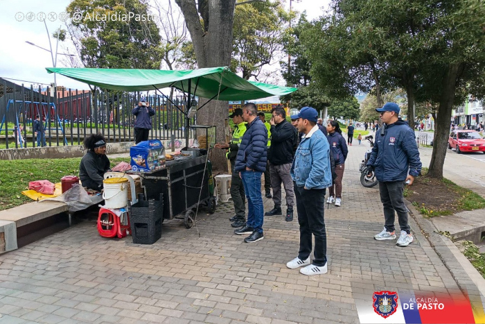 A través de operativos de control, la Alcaldía de Pasto recuperó el espacio público en el parque Bolívar
