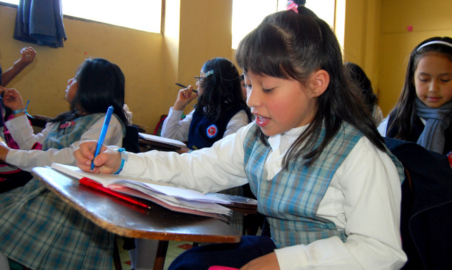 Niña estudiando - Pasto 2013