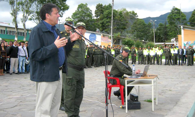Bienvenida Policia - Pasto 2013