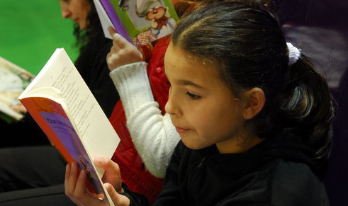 Niño leyendo