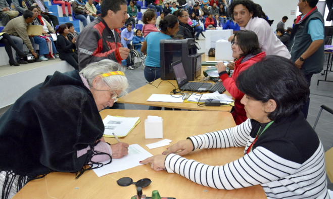 Entrega escrituras - Pasto 2014