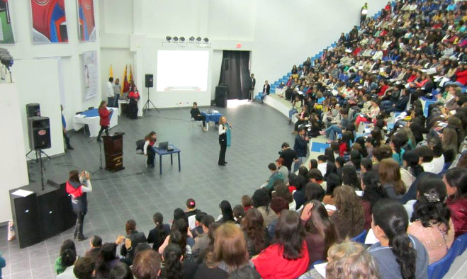 Ni con un pétalo de una rosa - Pasto 2014