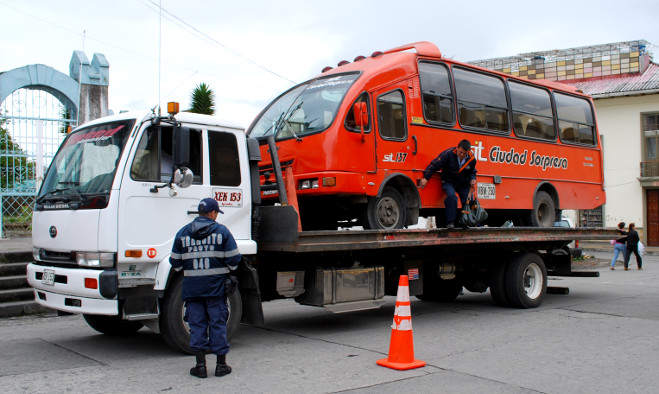 Operativo revisión técnico mecánica buses - Pasto 2014