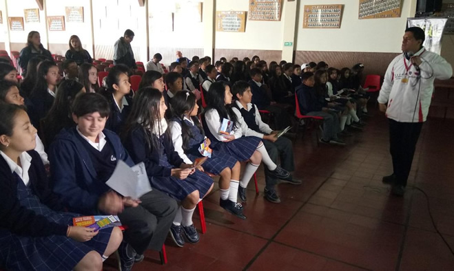 Campaña Tu ciudad una materia que vives a diario llegó al colegio Filipense