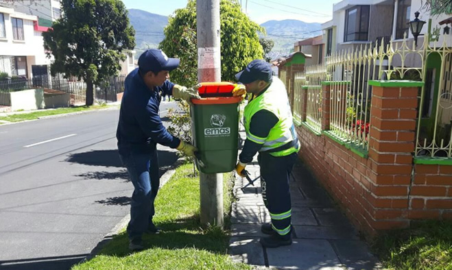 EMAS instala 600 nuevas canastillas en la ciudad