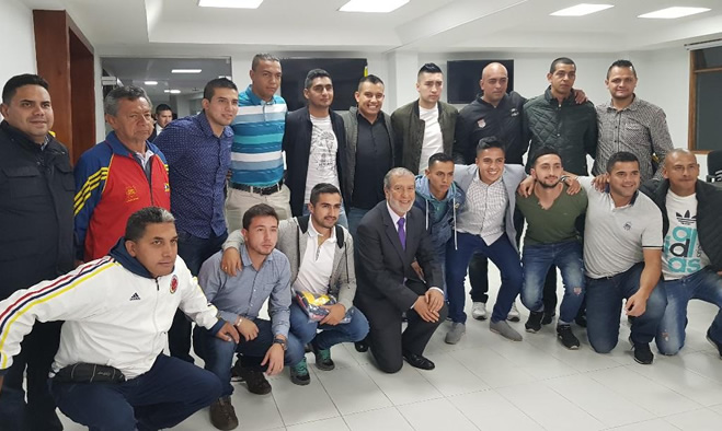 Alcalde entregó la bandera del municipio a equipo de fútbol que participará en torneo departamental