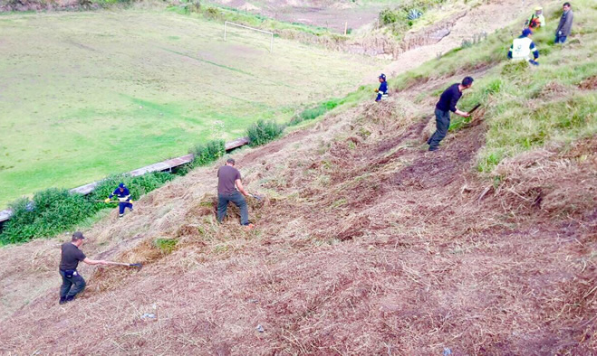 Minga ambiental en quebrada Chorro Alto
