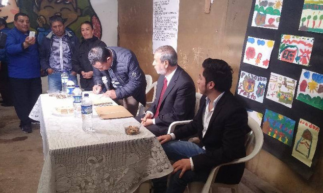 Firma compromiso Alcaldía de Pasto usuarios mercado Potrerillo