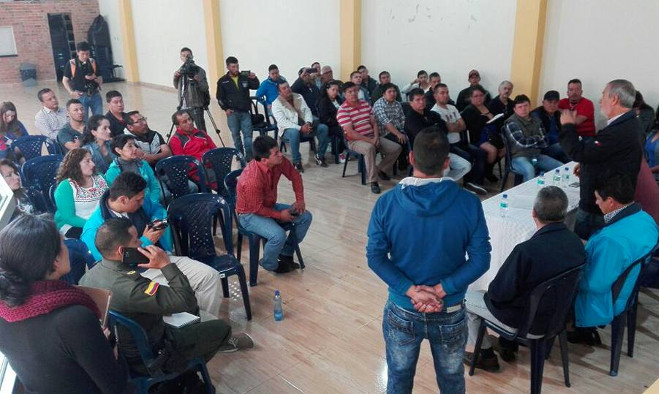 Reunión con mecánicos carrera 22 - 2017