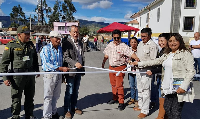 Alcalde inugura cancha de chaza en Mocondino