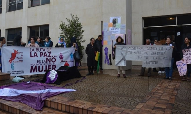 Plantón mujeres como un acto de solidaridad
