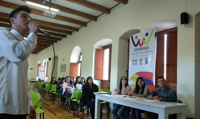 Jóvenes de la comuna 6 socializan planes de negocio